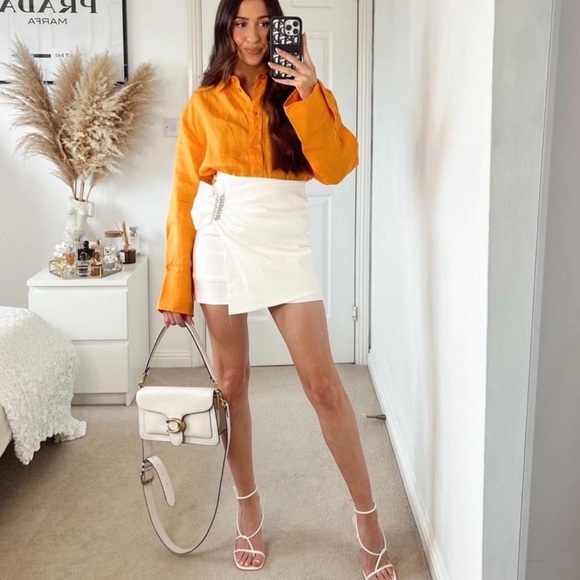 Zara NWT Pearl embellished buckle off white / ivory / cream ruched mini skirt - Picture 7 of 16